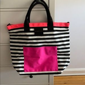 FREE GIFT ‼️‼️ NWT VS Beach Bag